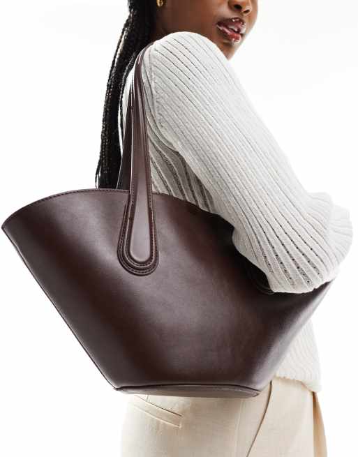 Bolso de hombro marrón oscuro con asa larga de Mango