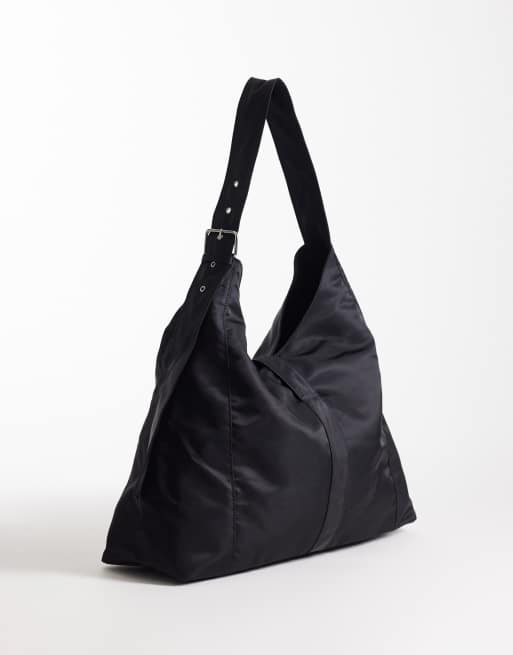 Bolso de hombro mediano negro con detalle de cierre de hebilla de Weekday, 4 de 4