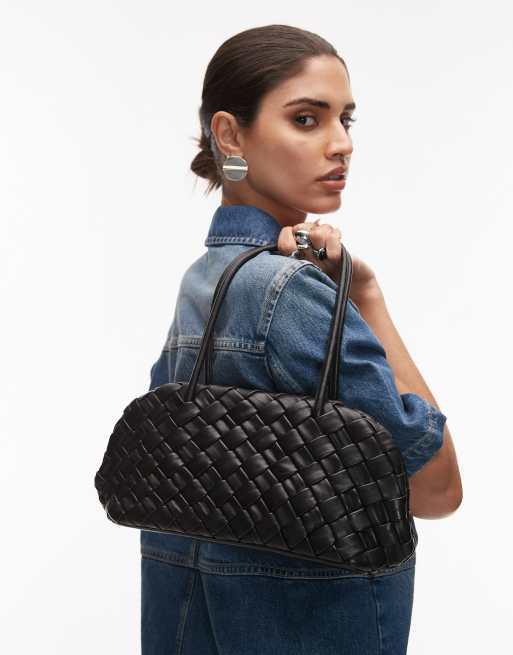 Bolso de hombro negro alargado con diseño entretejido de cuero de Mango