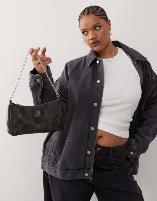 Bolso de hombro negro con detalle anudado y acabado craquelado de cuero sintético de Karl Kani