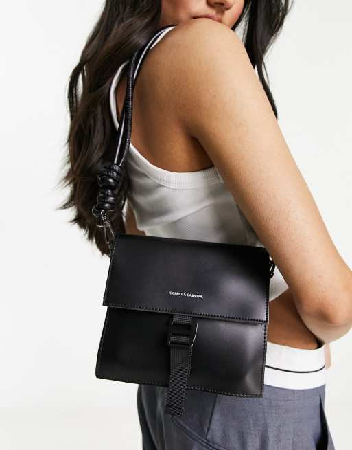 Bolso de hombro negro con detalle de hebilla y asa de cuerda de Claudia Canova