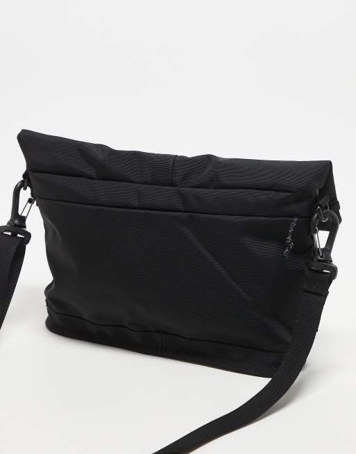 Bolso de hombro negro con detalles grises Base Camp de The North Face, 3 de 3
