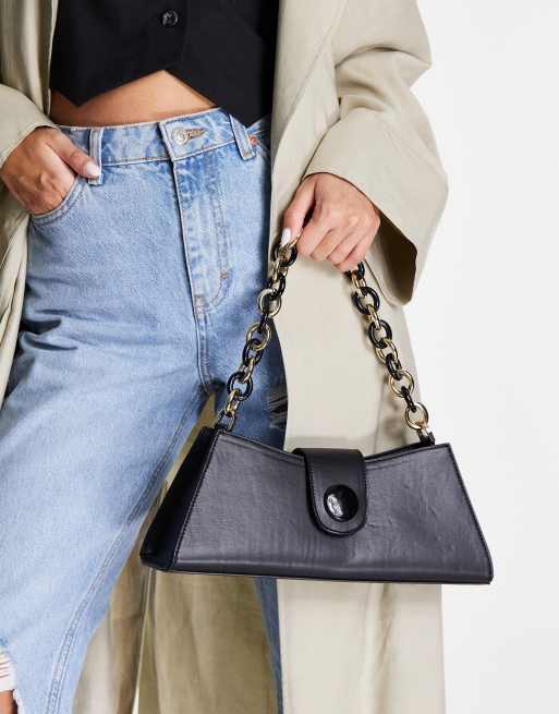Bolso de hombro negro con diseño estructurado y cadena gruesa de Topshop