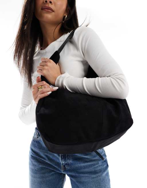 Bolso de hombro negro curvado de antelina de PASQ 