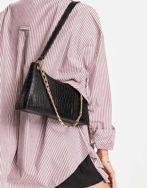 Bolso de hombro negro de efecto piel de cocodrilo con cadena dorada de Forever New, 2 de 4