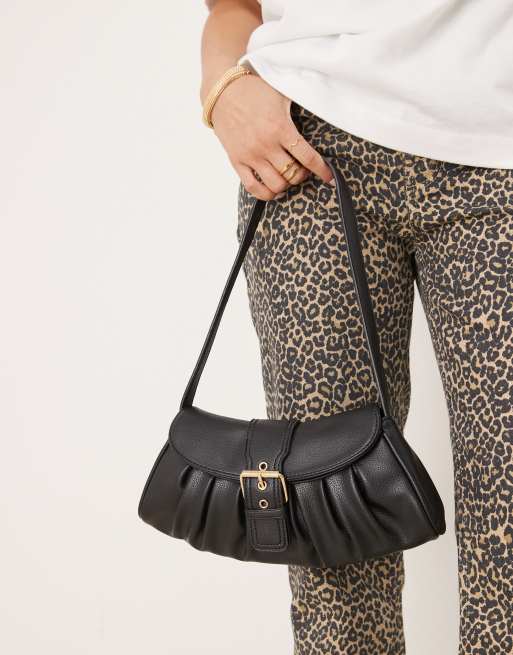 Bolso de hombro negro fruncido con detalle de hebilla de Glamorous , 3 de 4