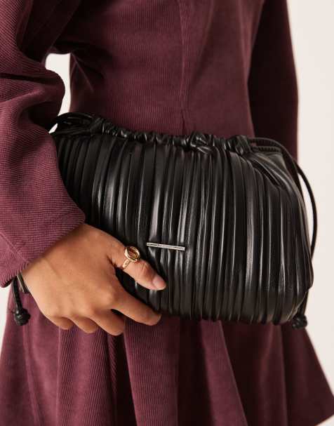 Bolso de hombro negro plisado con cordón ajustable de Calvin Klein - view 1