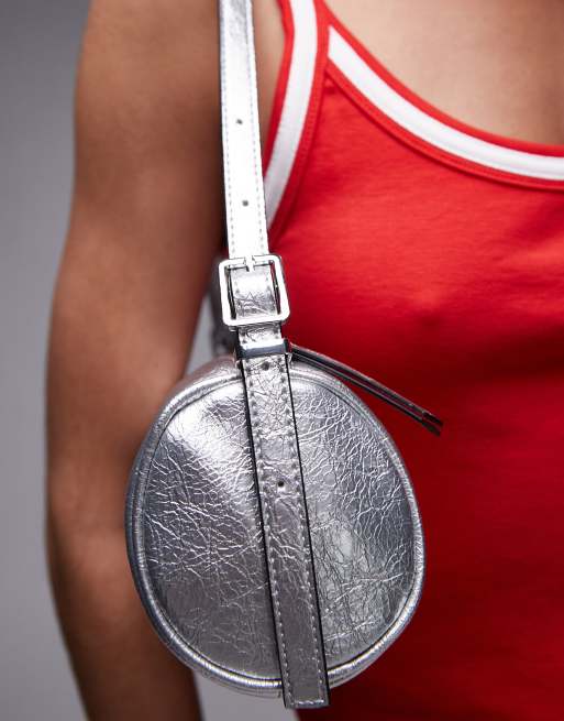 Bolso de hombro plateado de estilo bolsa de deporte Sari de Topshop, 4 de 4