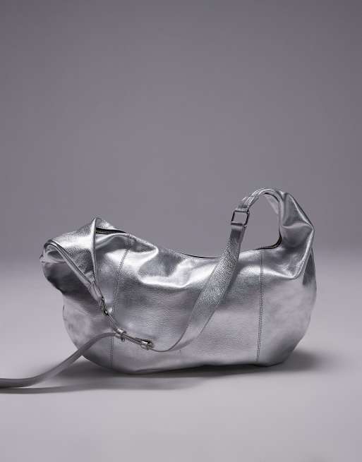 Bolso de hombro plateado redondeado extragrande de cuero Lana de Topshop, 2 de 4