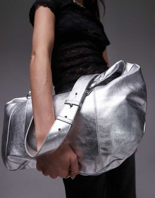 Bolso de hombro plateado redondeado extragrande de cuero Lana de Topshop, 3 de 4