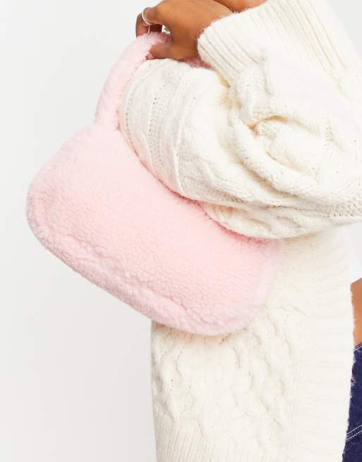 Bolso de hombro rosa claro de piel sintética tipo peluche de Monki, 2 de 4