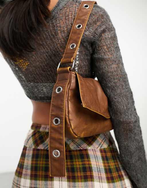 Bolso de hombro tostado lavado con correa con ojales de ASOS DESIGN , 2 de 4