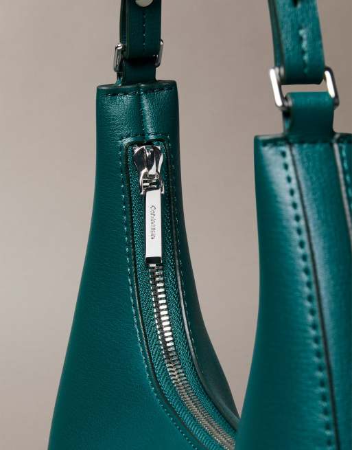 Bolso de hombro verde con logo metalizado de Calvin Klein, 4 de 4