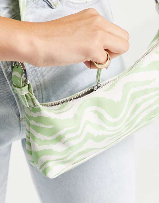 Bolso de hombro verde y blanco con estampado de cebra Sierra de Monki, 2 de 4