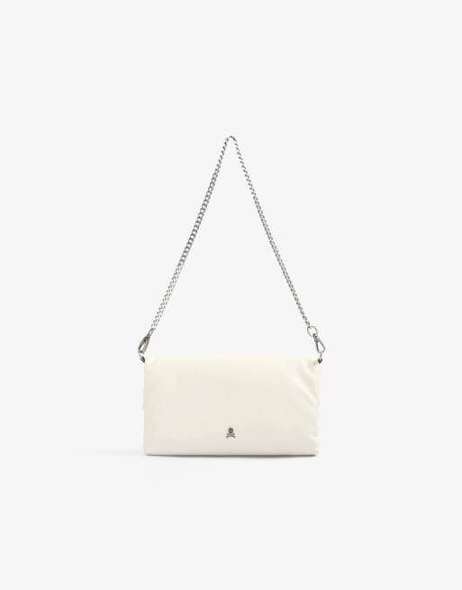 Bolso de mano color crudo con remaches de Scalpers