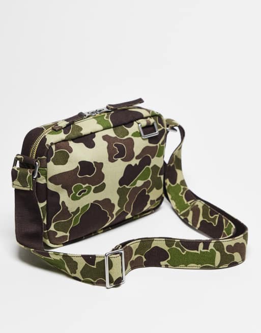 Bolso de mano con estampado de camuflaje Elford de Carhartt WIP, 2 de 3