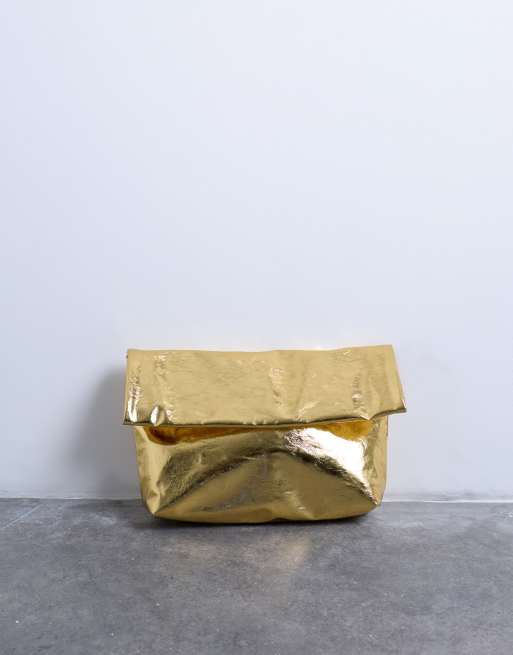 Bolso de mano dorado con solapa plegada Georgia de Topshop, 3 de 4