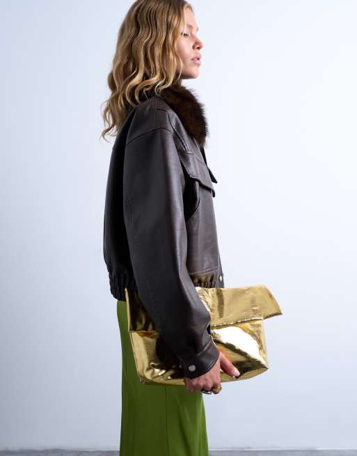 Bolso de mano dorado con solapa plegada Georgia de Topshop, 4 de 4