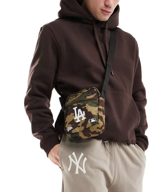 Bolso de mano multicolor con estampado de camuflaje de New Era