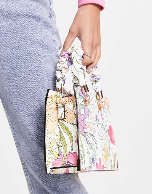 Bolso de mano multicolor con estampado floral y asa de | ASOS