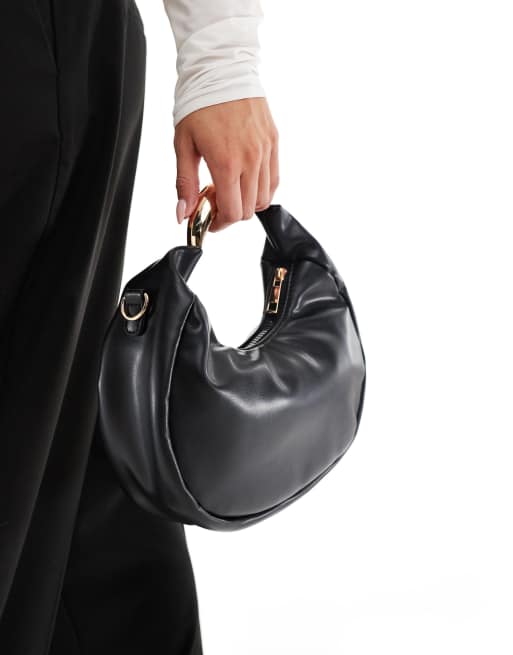 Bolso de mano negro con asa superior, correa bandolera y detalle