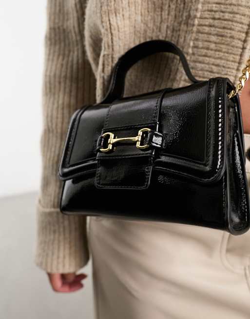 Bolso de mano negro con bridón y herrajes dorados de New Look, 2 de 4