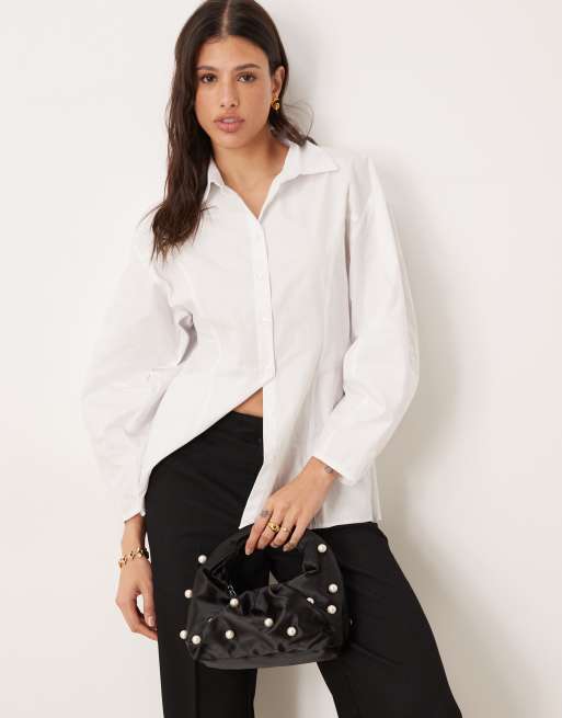 Bolso de mano negro de satén con adornos de perlas de My Accessories, 4 de 4