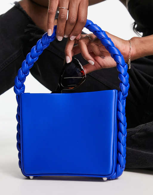 Bolso de mano pequeño azul eléctrico con asa trenzada de Glamorous, 2 de 4