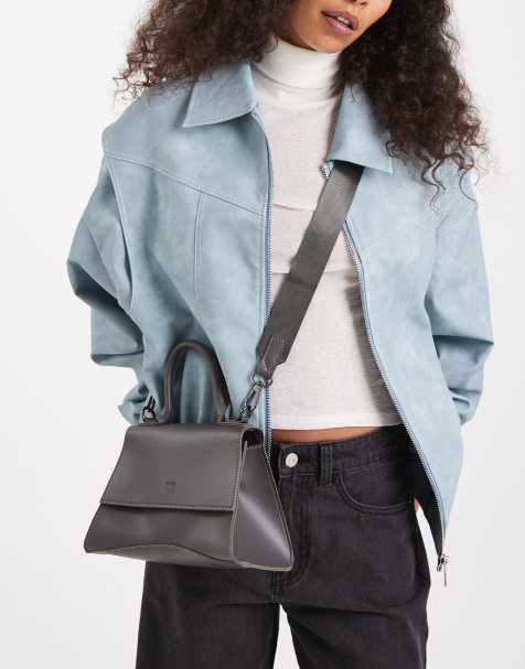 Bolso de mano pequeño gris con base curvada y correa bandolera de PASQ - view 1