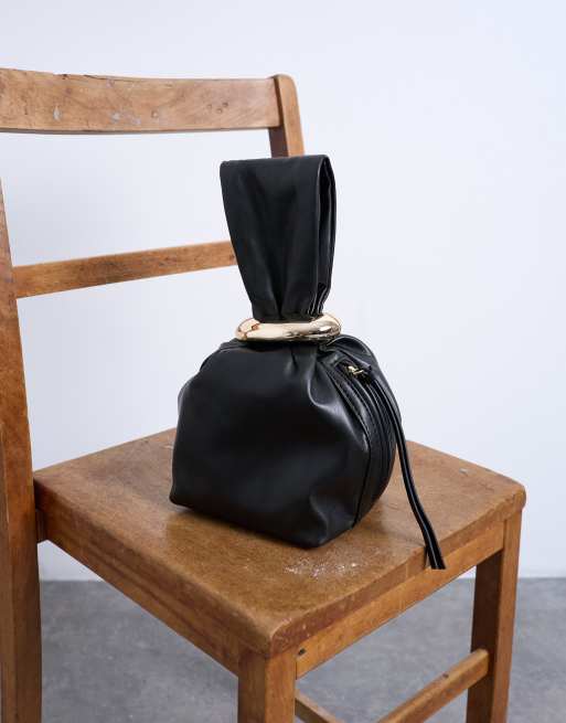 Bolso de mano pequeño negro con herraje Gee de Topshop, 2 de 4