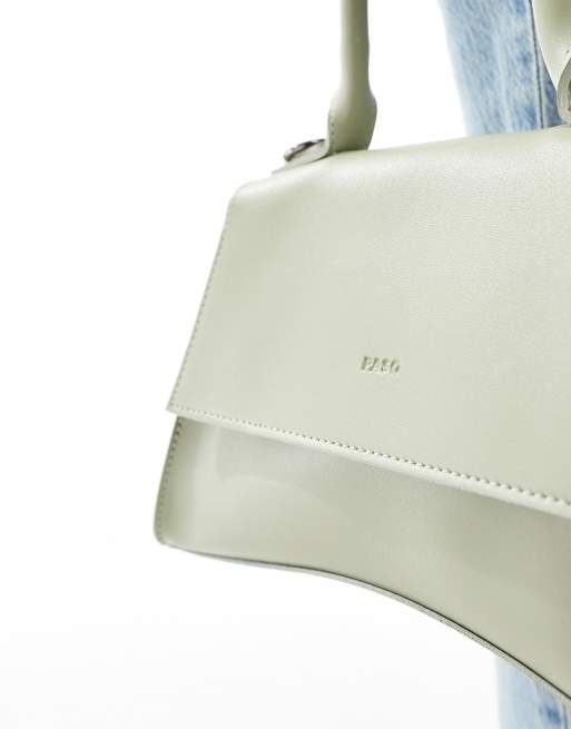 Bolso de mano pequeño verde lima crema con base redondeada y correa bandolera de PASQ, 4 de 4