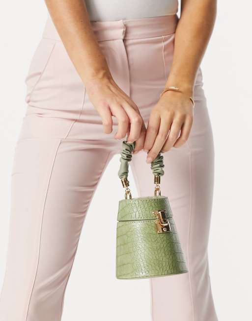 Bolso de mano verde de efecto cocodrilo con asa fruncida Ego x Mae | ASOS