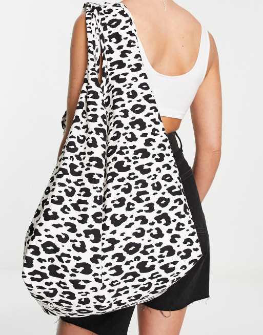 Bolso de playa extragrande con estampado de leopardo exclusivo de Only, 3 de 4