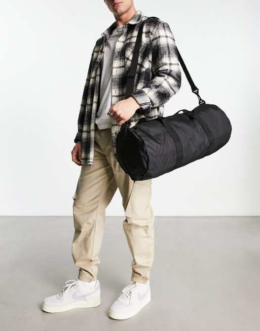Bolso de viaje negro con tiradores en contraste de ASOS DESIGN    , 2 de 4