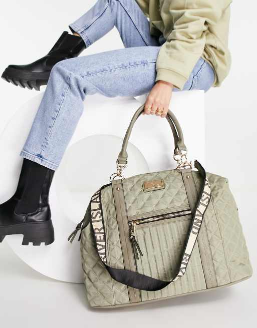 Bolso de viaje verde salvia acolchado de satén de River Island, 3 de 4