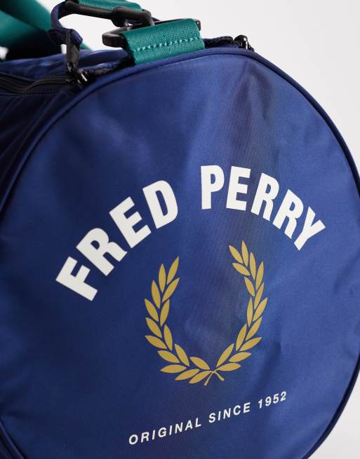 Bolso deportivo grande azul con logo Sports de Fred Perry, 3 de 4