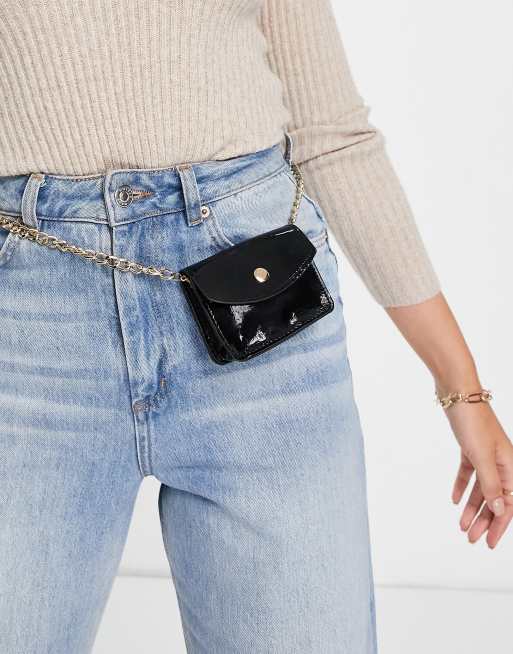 Bolso extrapequeño negro acharolado con cadena de Truffle Collection 