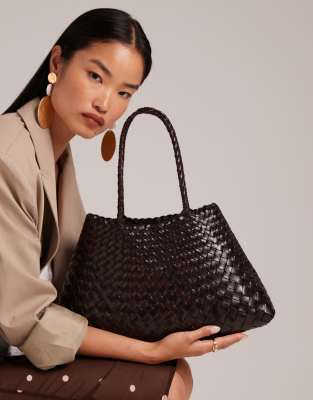 Bolso grande marrón oscuro de cuero con diseño entretejido Santa