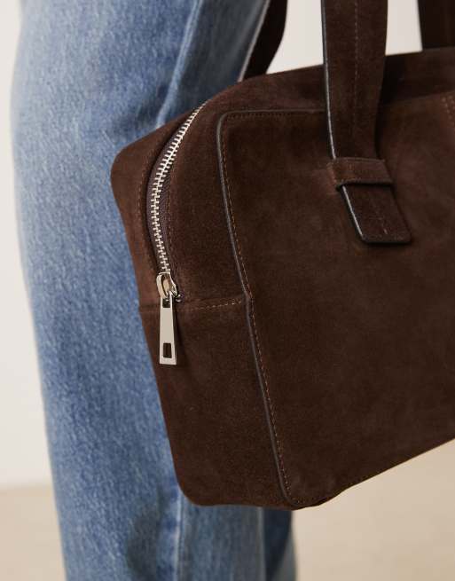 Bolso marrón chocolate estrecho de estilo bolera de ante de ASOS DESIGN, 4 de 4