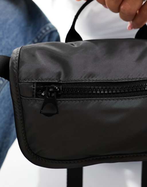 Bolso messenger gris pequeño unisex exclusivo en ASOS de Weekday, 3 de 4