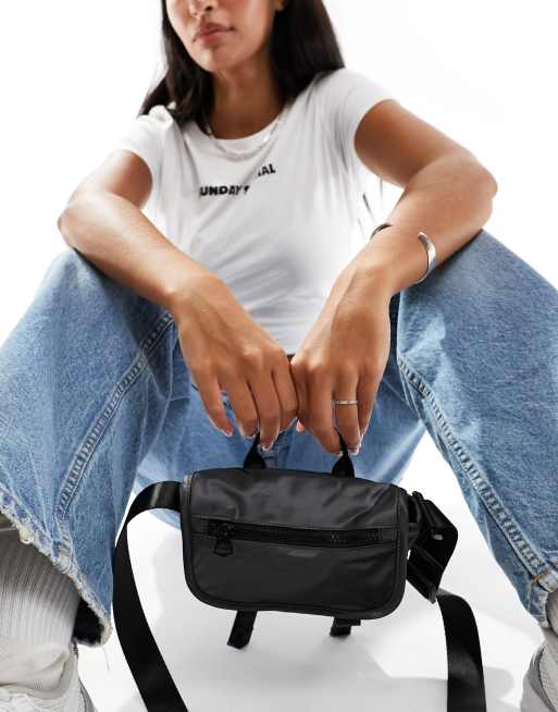 Bolso messenger gris pequeño unisex exclusivo en ASOS de Weekday, 4 de 4