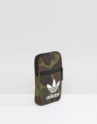 bolso adidas camuflaje