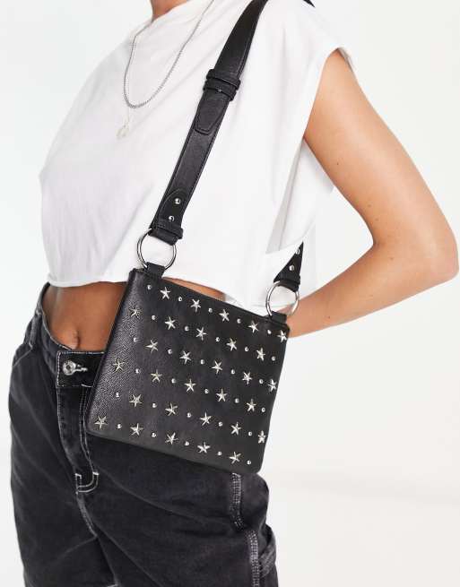 Bolso negro con tachuelas en forma de estrella de cuero Trevor | ASOS