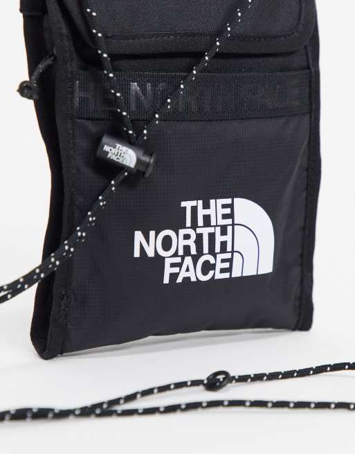 Bolso negro para el cuello Bozer de The North Face, 3 de 4