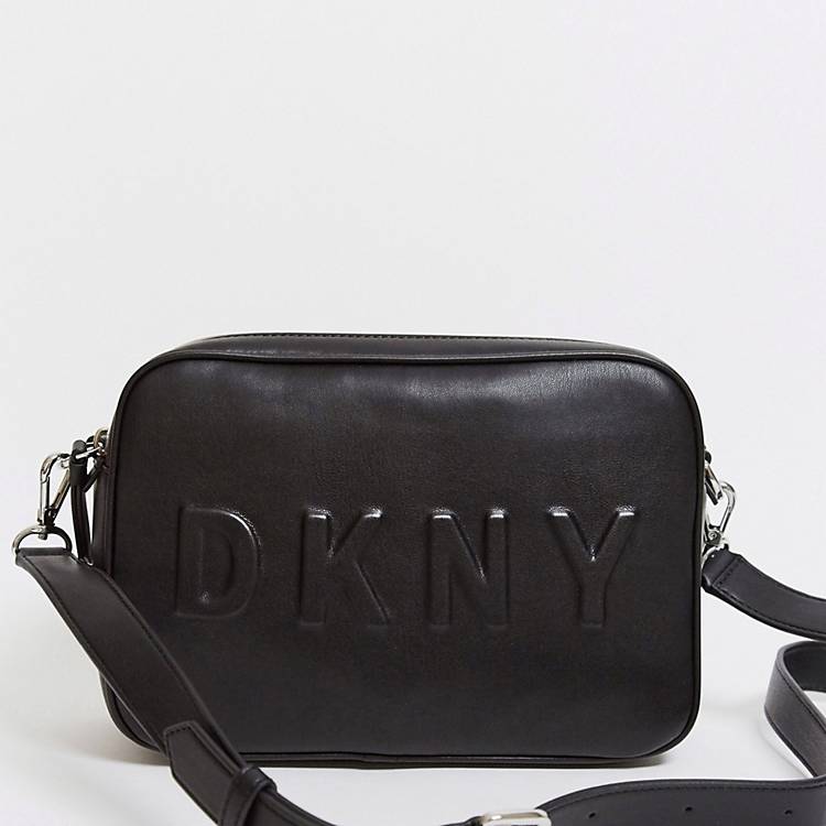 Bolso para cámara en negro logo en de DKNY | ASOS