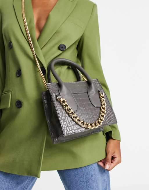Bolso pequeño negro estilo efecto piel de cocodrilo de French Connection, 4 de 4