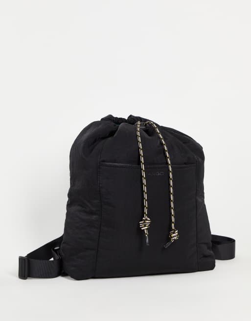 pequeño negro de estilo baguette de Mango ASOS
