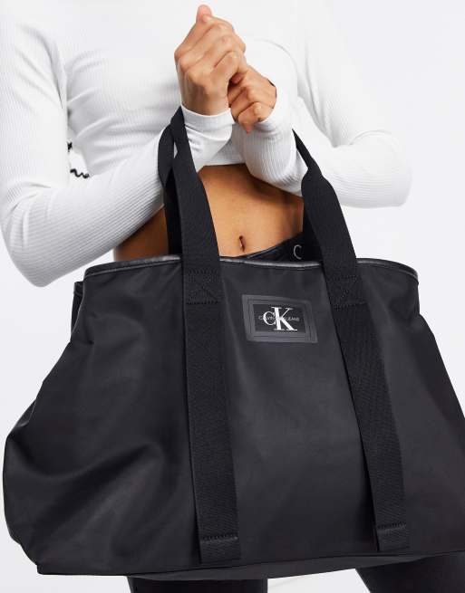 Bolso negro best sale calvin klein