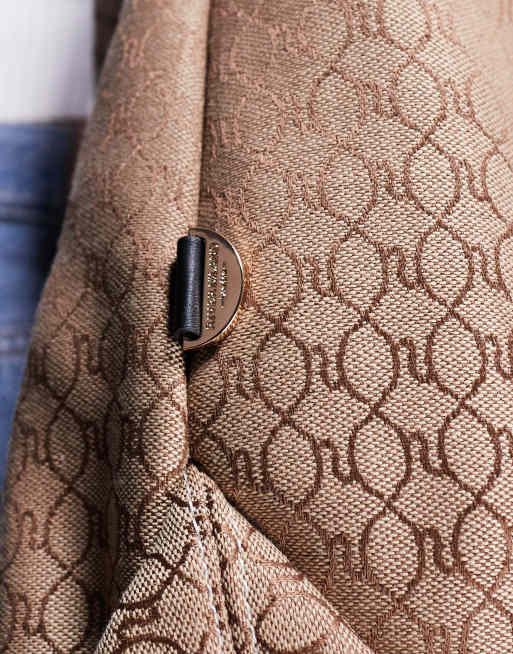 Bolso tote beis holgado con monograma de tejido suave de River Island, 4 de 4