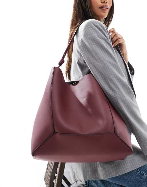 Bolso tote burdeos con diseño de paneles y detalle anudado en las asas de ASOS DESIGN, 4 de 4
